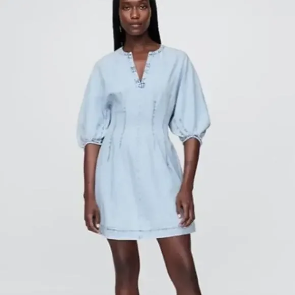 NWT Gap Size Medium Denim Split-Neck Mini Dress Light Wash Blue Preppy Trendy - Picture 2 of 8